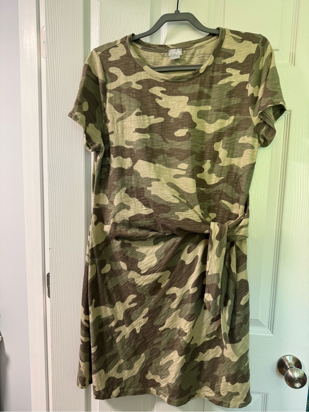 Chico’s Camo Tie-Waist Short Sleeve Dress - Olive Green size 2 (Chico sizing M)
